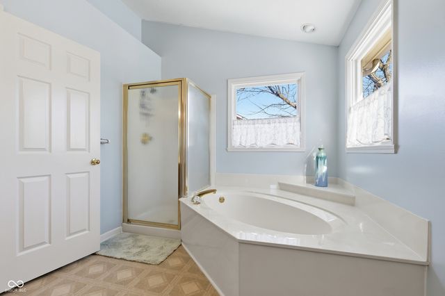 8692 Buffett Parkway, Fishers, IN 46038