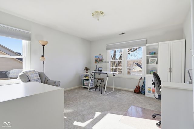 8692 Buffett Parkway, Fishers, IN 46038