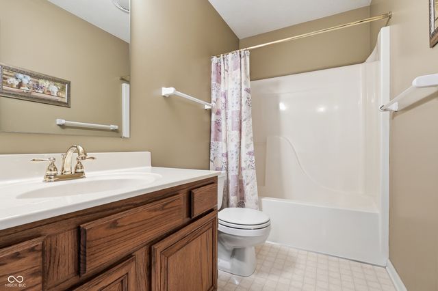 8692 Buffett Parkway, Fishers, IN 46038