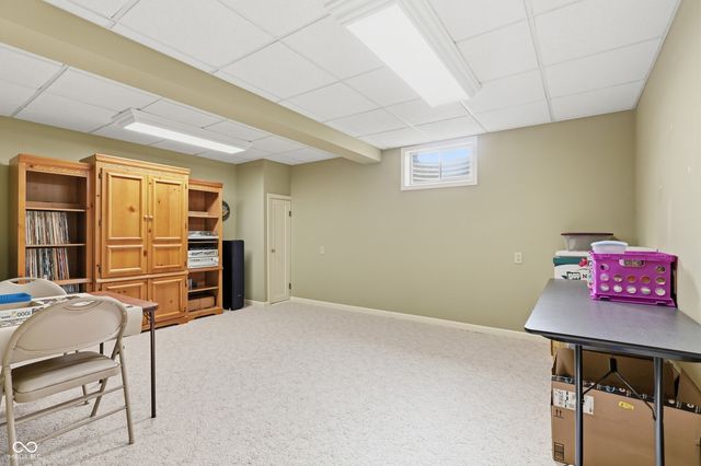 8692 Buffett Parkway, Fishers, IN 46038