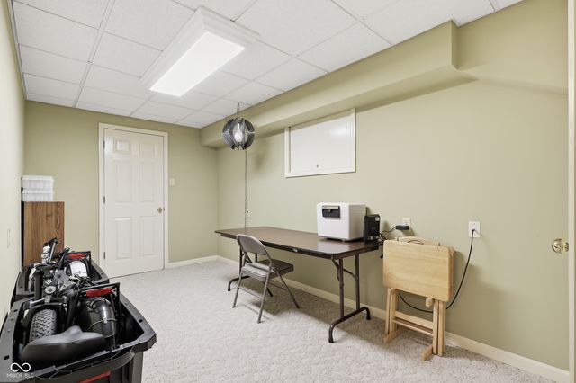8692 Buffett Parkway, Fishers, IN 46038