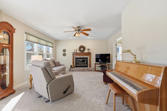 8692 Buffett Parkway, Fishers, IN 46038