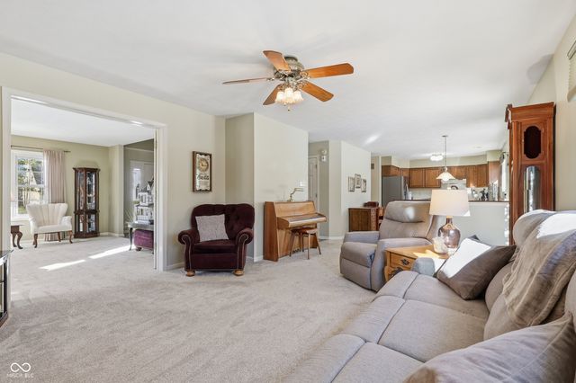 8692 Buffett Parkway, Fishers, IN 46038