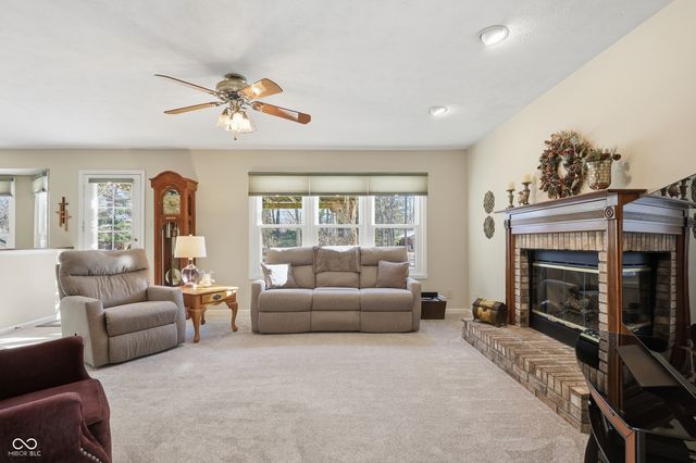 8692 Buffett Parkway, Fishers, IN 46038
