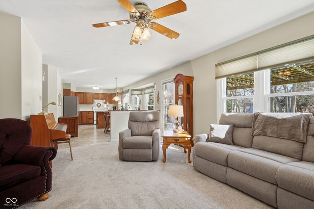 8692 Buffett Parkway, Fishers, IN 46038