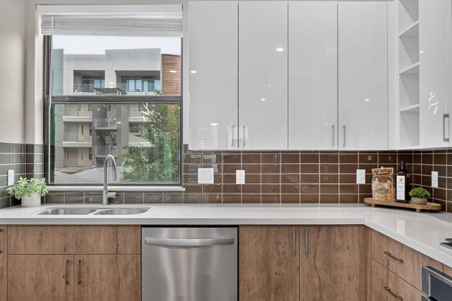 2401 Crawford Street D1C, Houston, TX 77004