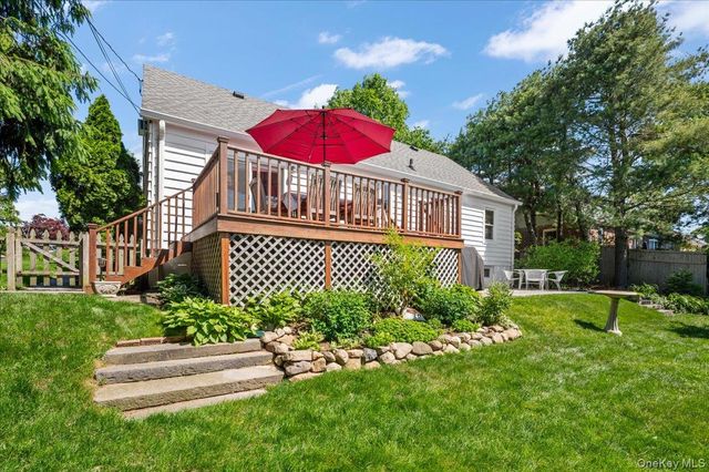 5 Salem Way, Glen Head, NY 11545