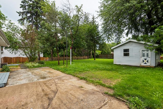 1819 Elmwood Drive, Lindenhurst, IL 60046