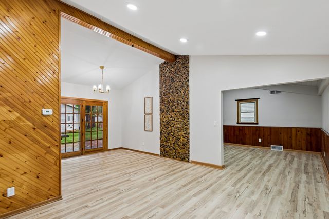 1819 Elmwood Drive, Lindenhurst, IL 60046