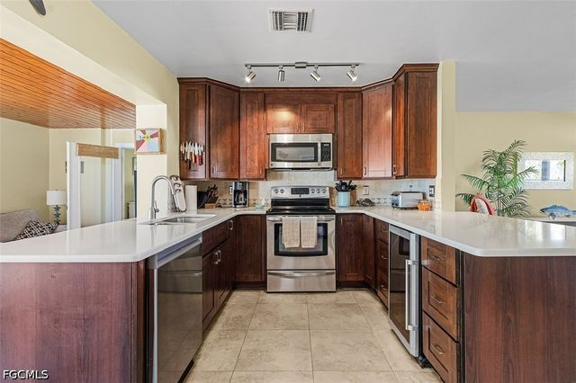 3664 Bayview AVE, St James City, FL 33956