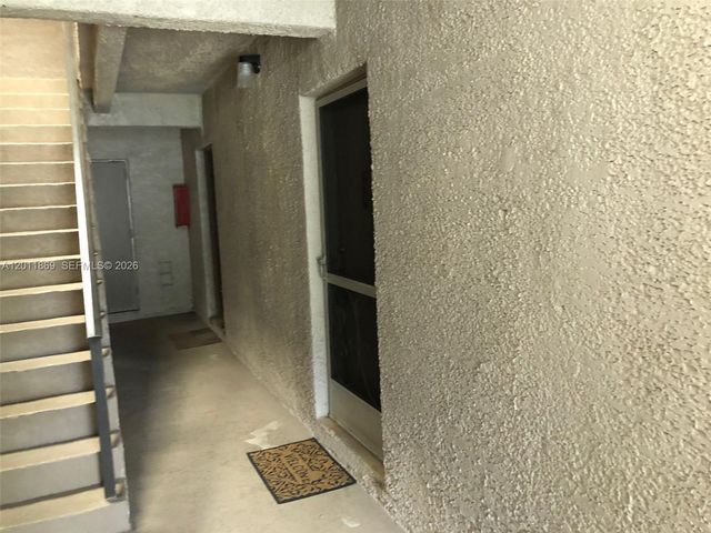 10387 N Kendall Dr R-2, Miami, FL 33176