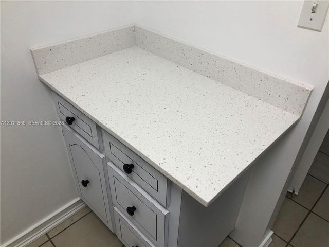 10387 N Kendall Dr R-2, Miami, FL 33176