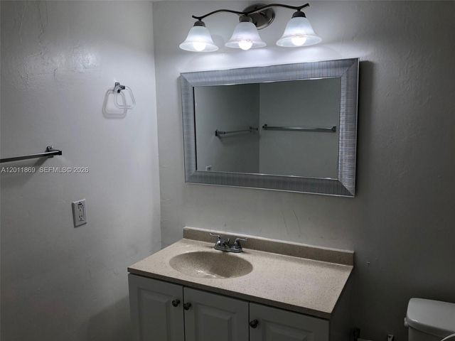 10387 N Kendall Dr R-2, Miami, FL 33176