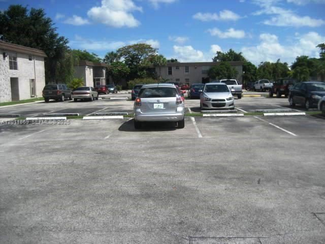 10387 N Kendall Dr R-2, Miami, FL 33176