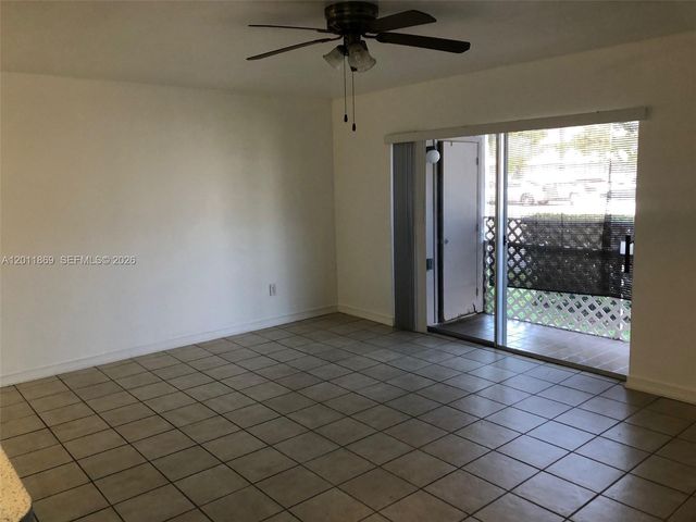 10387 N Kendall Dr R-2, Miami, FL 33176