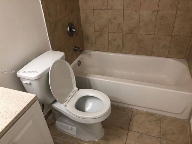10387 N Kendall Dr R-2, Miami, FL 33176