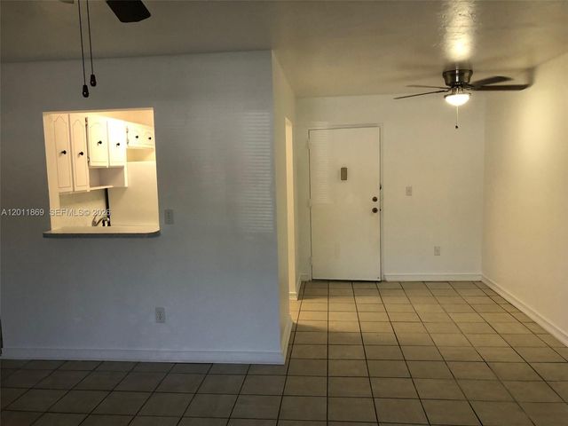 10387 N Kendall Dr R-2, Miami, FL 33176