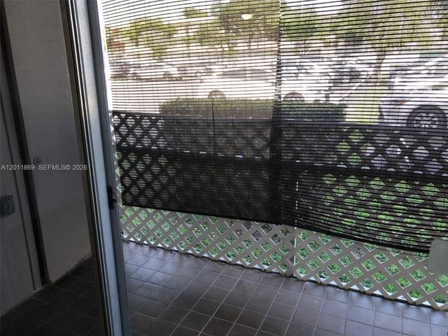 10387 N Kendall Dr R-2, Miami, FL 33176