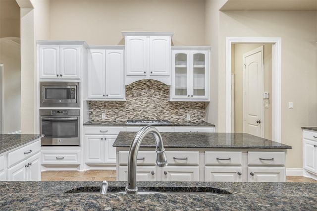 27602 Lakeway Trail Lane, Fulshear, TX 77441