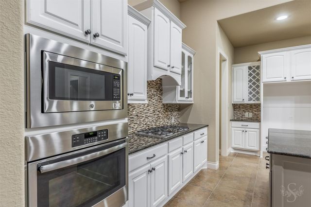 27602 Lakeway Trail Lane, Fulshear, TX 77441