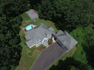 4 Hampton Court, Farmington, CT 06032