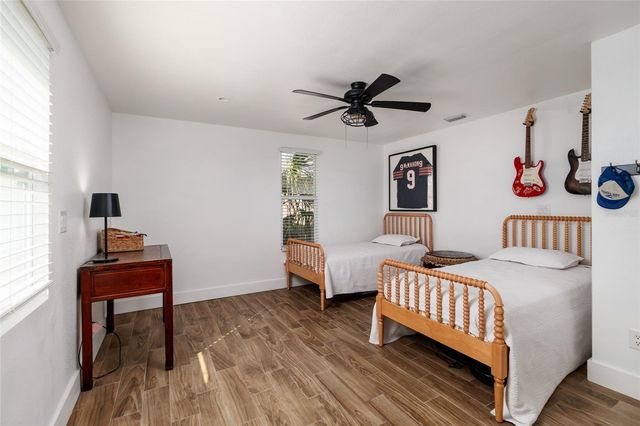 600 74TH AVENUE N, St Petersburg, FL 33702