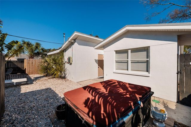 600 74TH AVENUE N, St Petersburg, FL 33702