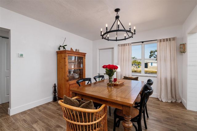 600 74TH AVENUE N, St Petersburg, FL 33702