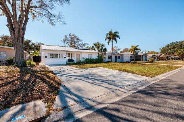 600 74TH AVENUE N, St Petersburg, FL 33702