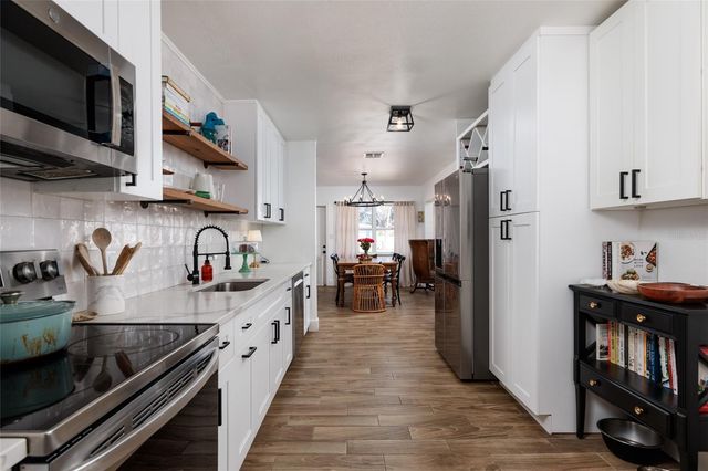 600 74TH AVENUE N, St Petersburg, FL 33702