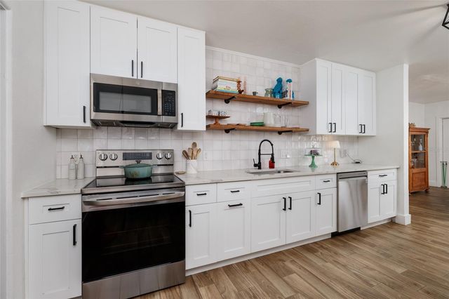 600 74TH AVENUE N, St Petersburg, FL 33702