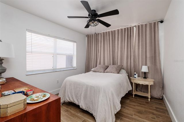 600 74TH AVENUE N, St Petersburg, FL 33702