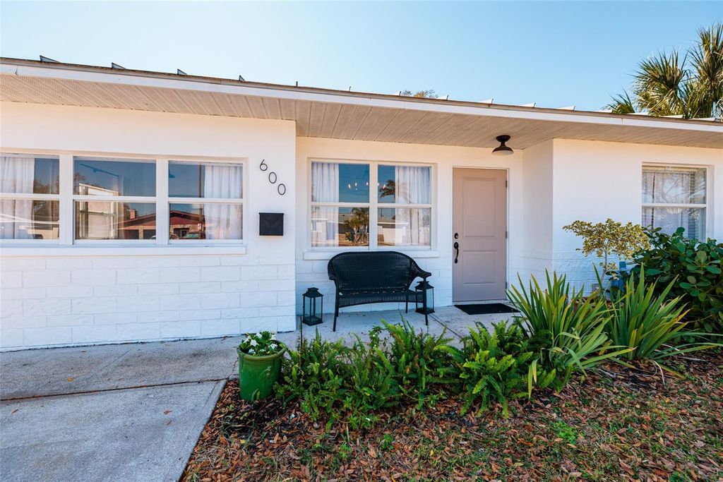 Image 2 of property listing at 600 74TH AVENUE N, St Petersburg, FL 33702