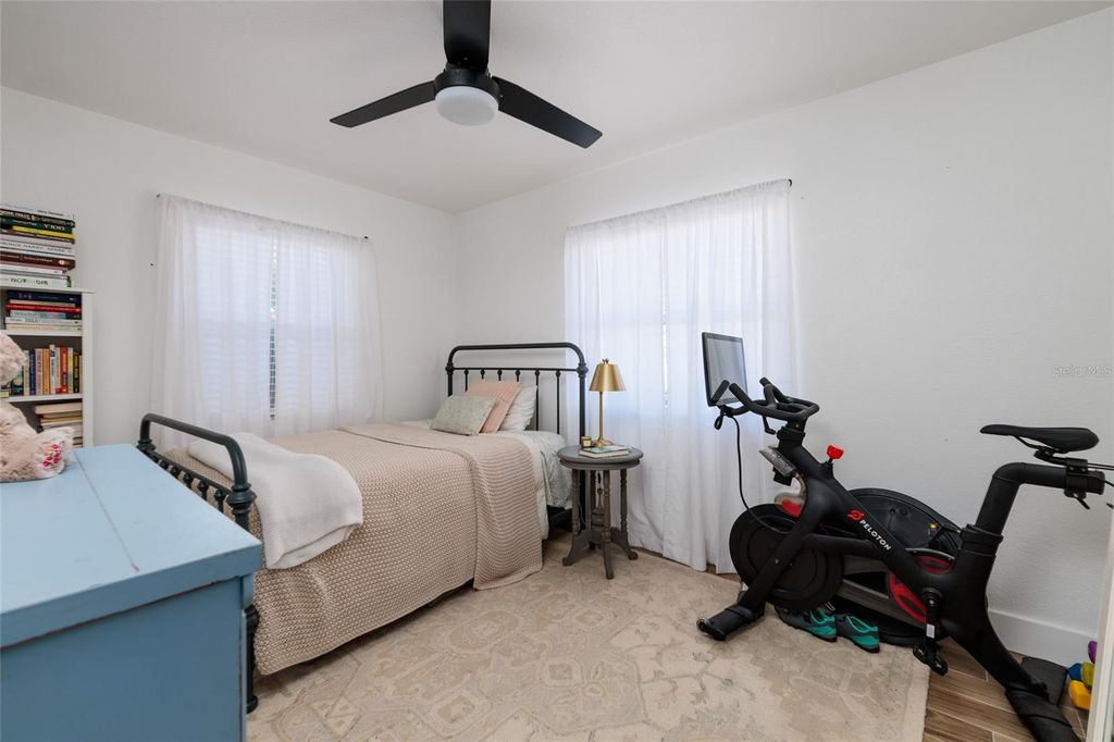 Image 13 of property listing at 600 74TH AVENUE N, St Petersburg, FL 33702