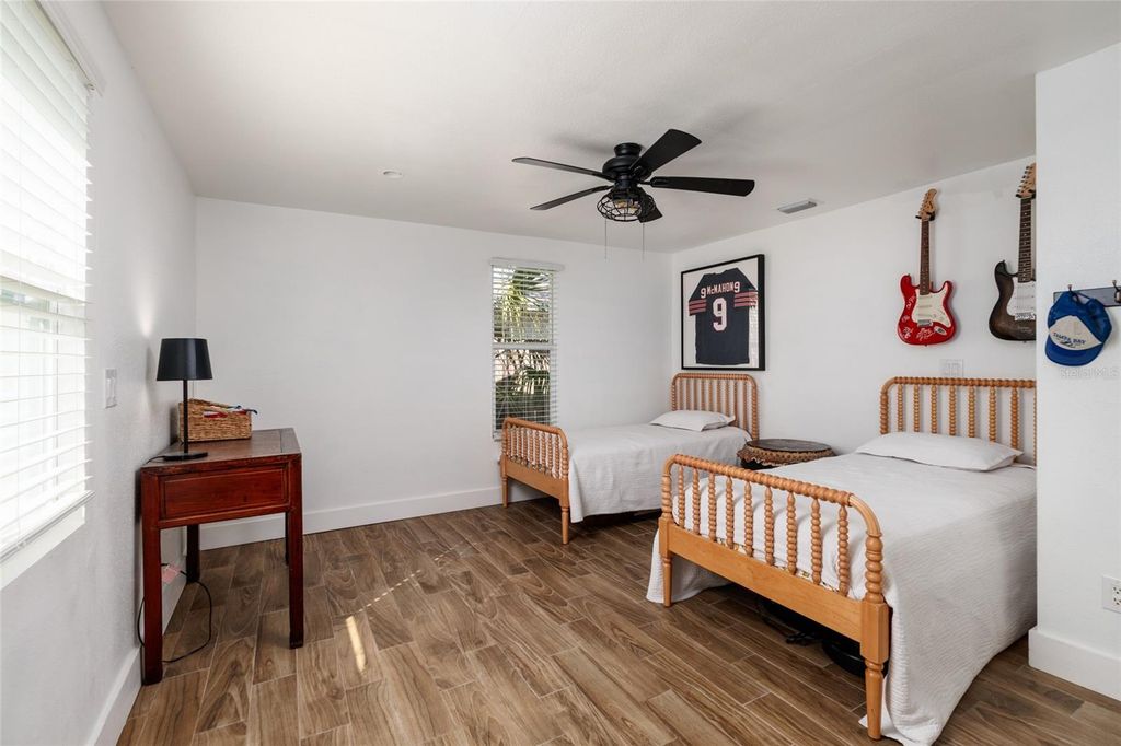 Image 14 of property listing at 600 74TH AVENUE N, St Petersburg, FL 33702