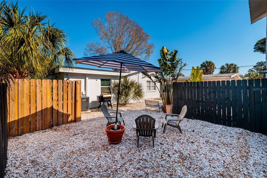 Image 16 of property listing at 600 74TH AVENUE N, St Petersburg, FL 33702