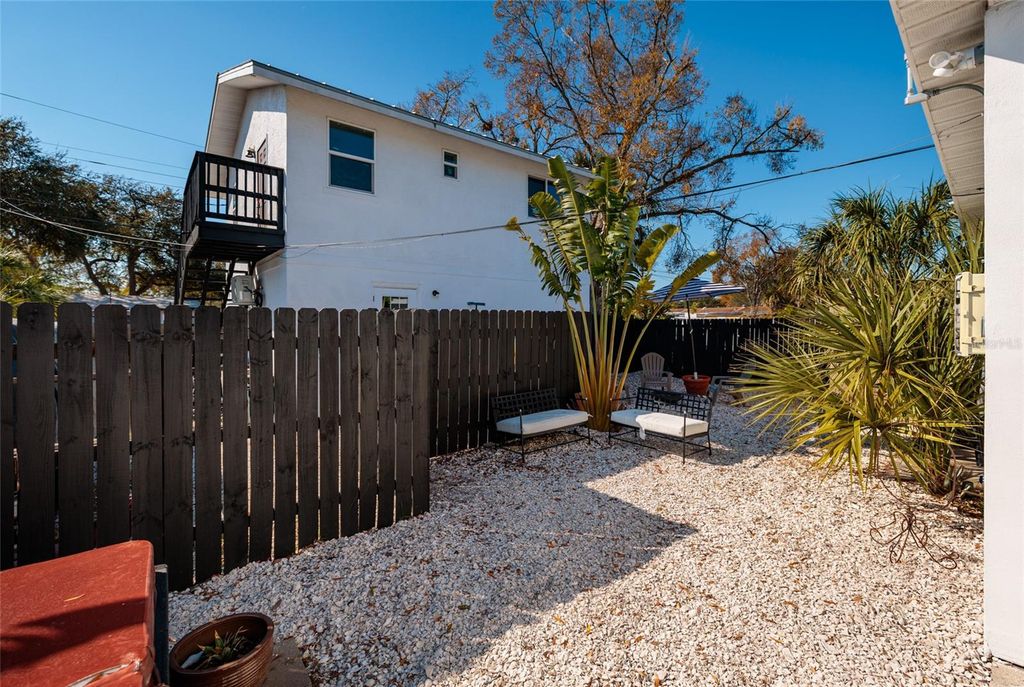 Image 17 of property listing at 600 74TH AVENUE N, St Petersburg, FL 33702