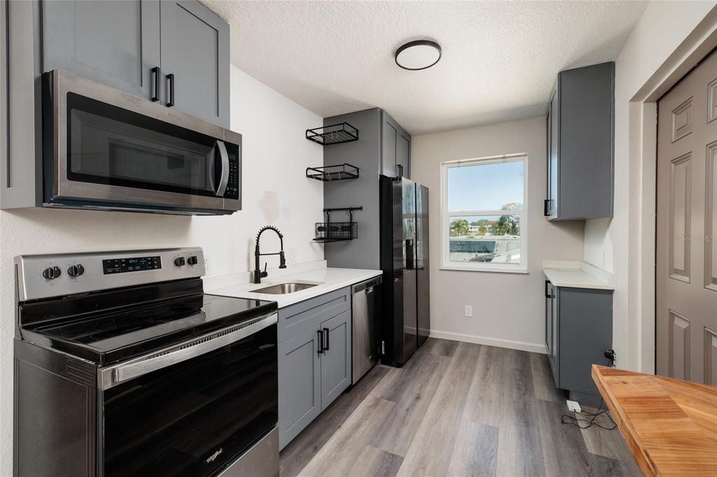 Image 19 of property listing at 600 74TH AVENUE N, St Petersburg, FL 33702