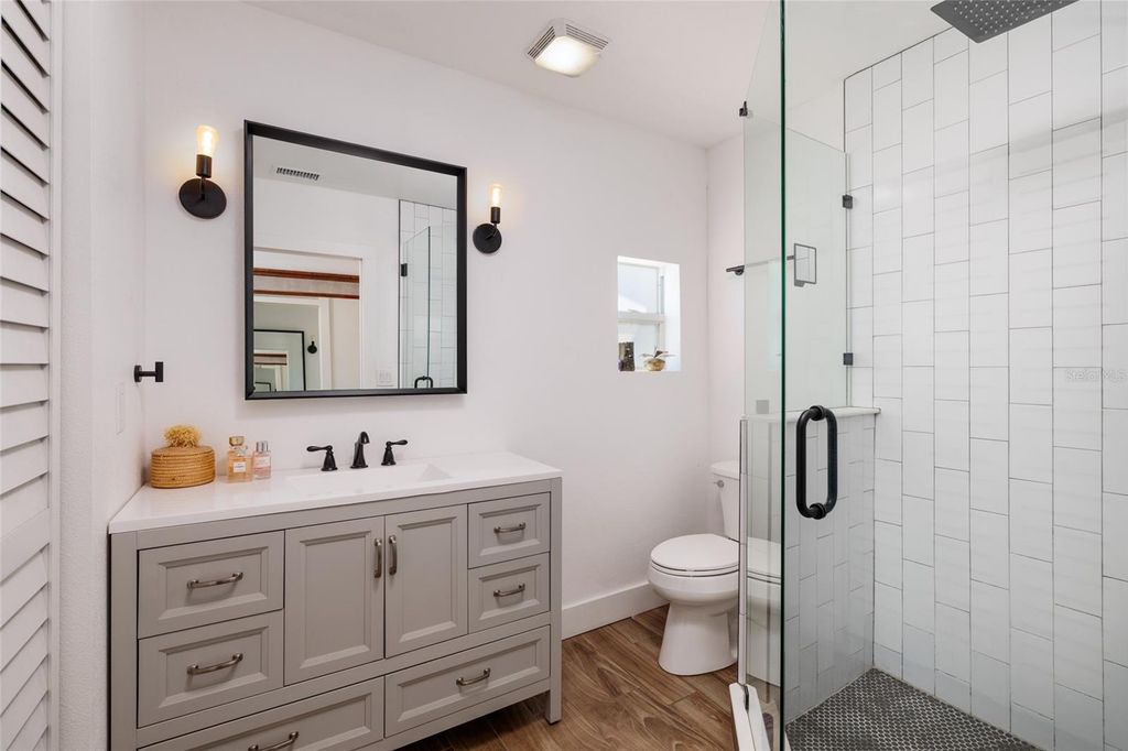 Image 9 of property listing at 600 74TH AVENUE N, St Petersburg, FL 33702