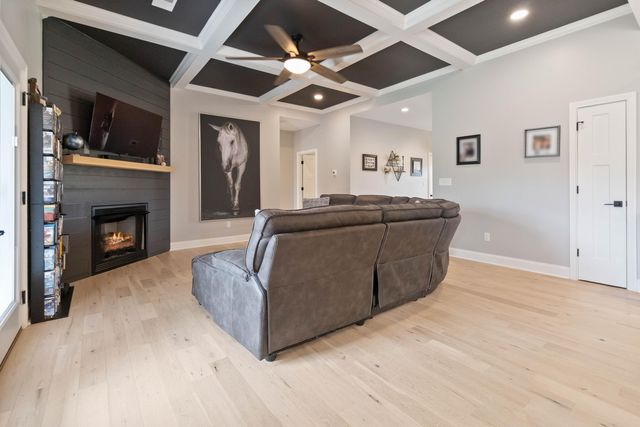 1039 Vineyard Way, Berea, KY 40403