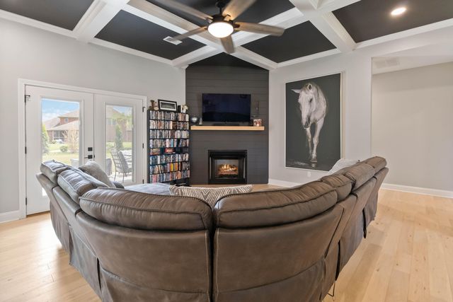 1039 Vineyard Way, Berea, KY 40403