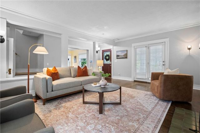 6034 Brookside Boulevard, Kansas City, MO 64113