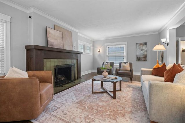 6034 Brookside Boulevard, Kansas City, MO 64113