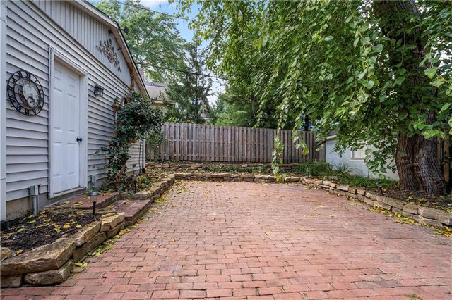 6034 Brookside Boulevard, Kansas City, MO 64113