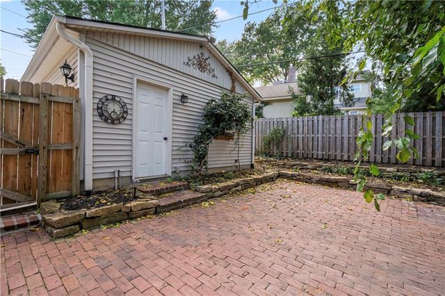 6034 Brookside Boulevard, Kansas City, MO 64113