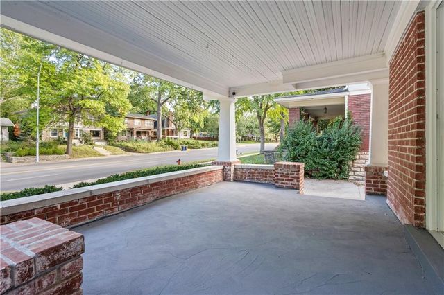 6034 Brookside Boulevard, Kansas City, MO 64113