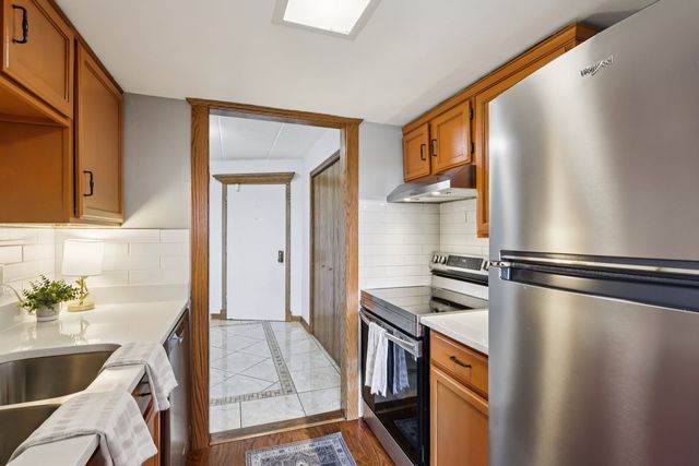 1 Renaissance Place 1022, Palatine, IL 60067