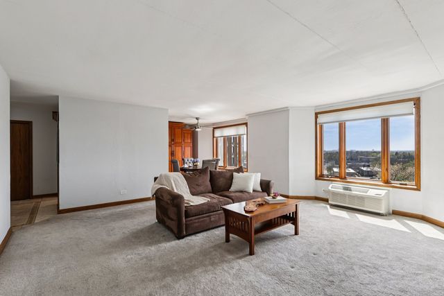 1 Renaissance Place 1022, Palatine, IL 60067