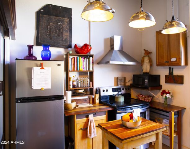 601 N BERRY Avenue, Winslow, AZ 86047