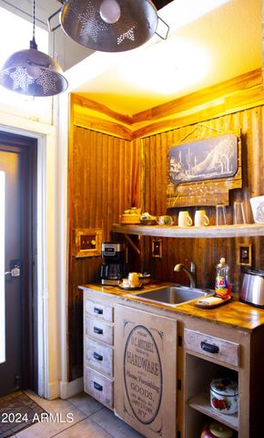 601 N BERRY Avenue, Winslow, AZ 86047